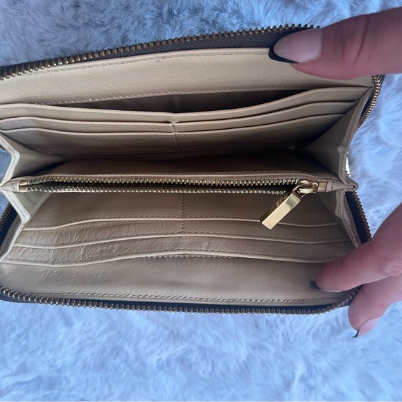 Tory Burch Boho Wallet - Picture 3 of 4